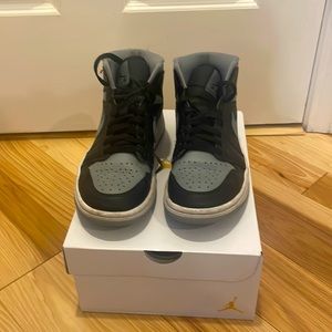 Nike Air Jordan 1 Retro High Medium Black and Grey Women’s Shoe Sz 7.5